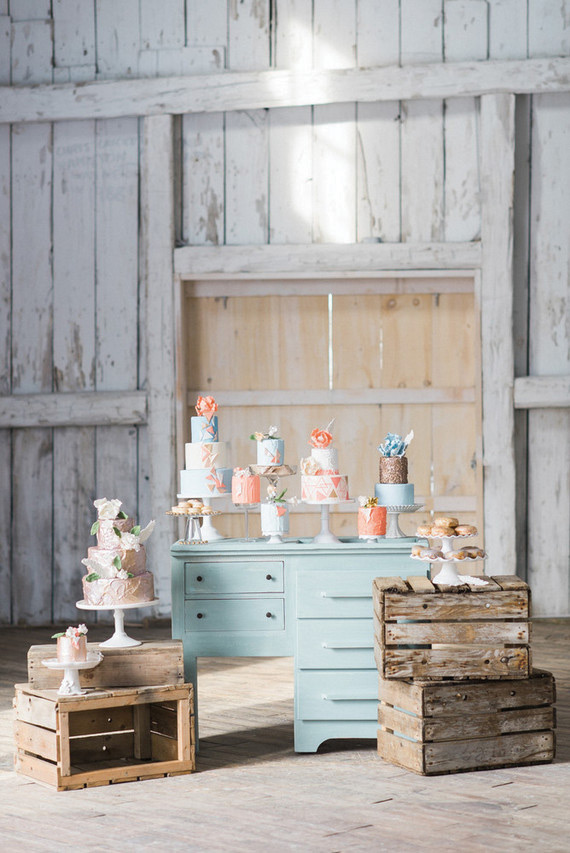 For this fun warehouse inspired look, Crumb and Berry created the perfect groupings of geometric sweets in corals, soft hues of blue and the perfect rose gold.