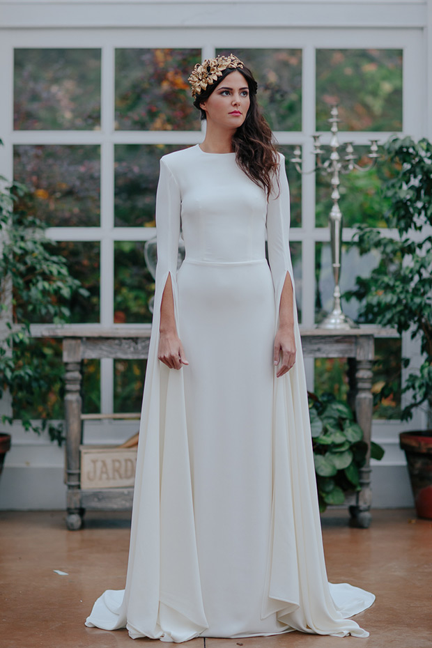 Vista Alegre wedding dress from Oh Qie Luna 2016 Collection - Chic long sleeve wedding dress with cape -  see the rest of the collection on onefabday.com