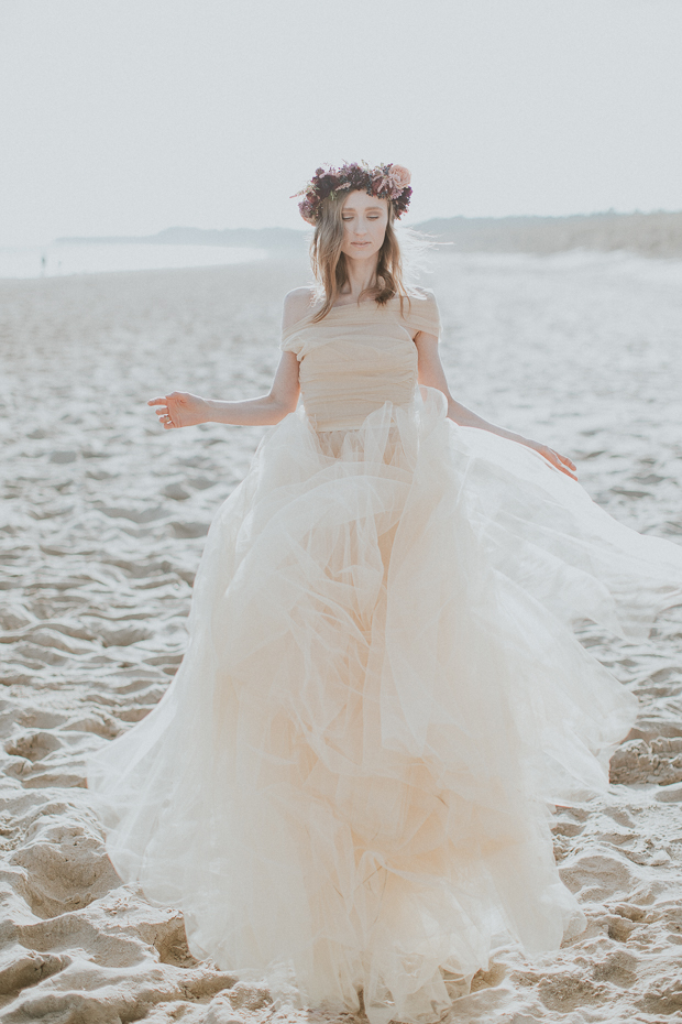 Beautiful floral wedding inspiration in the Irish countryside | see this beautiful shoot in full on onefabday.com