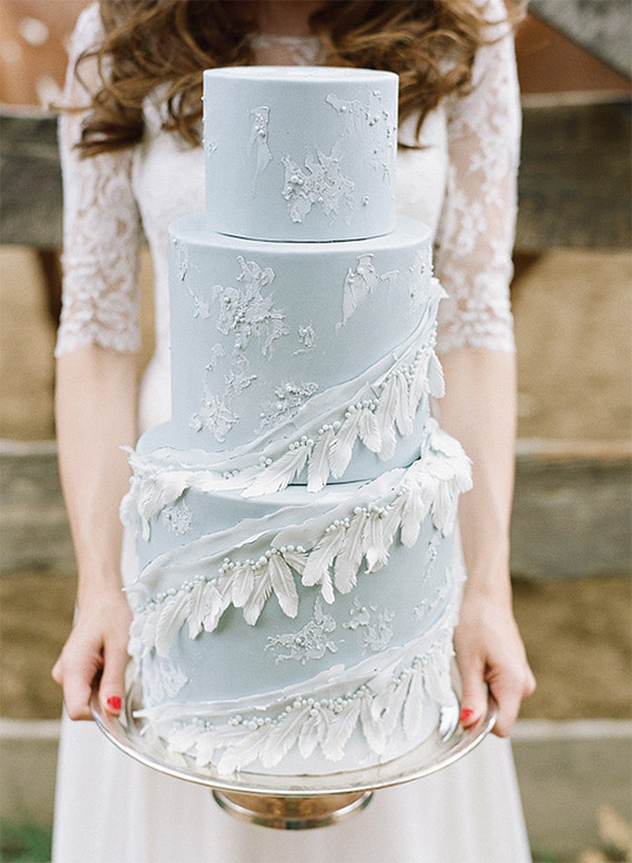 Feather wedding cake inspiration // see all the cakes on onefabday.com