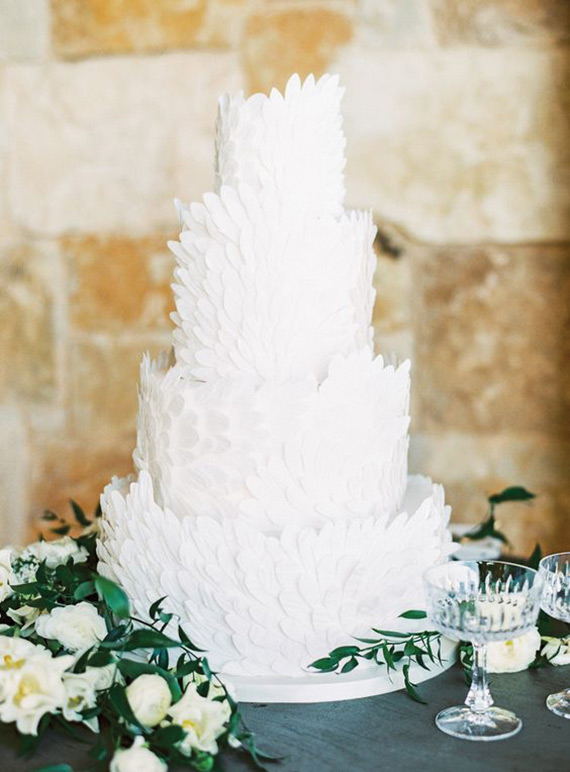 Feather wedding cake inspiration // see all the cakes on onefabday.com