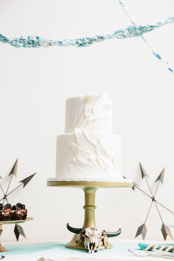 Feather wedding cake inspiration // see all the cakes on onefabday.com