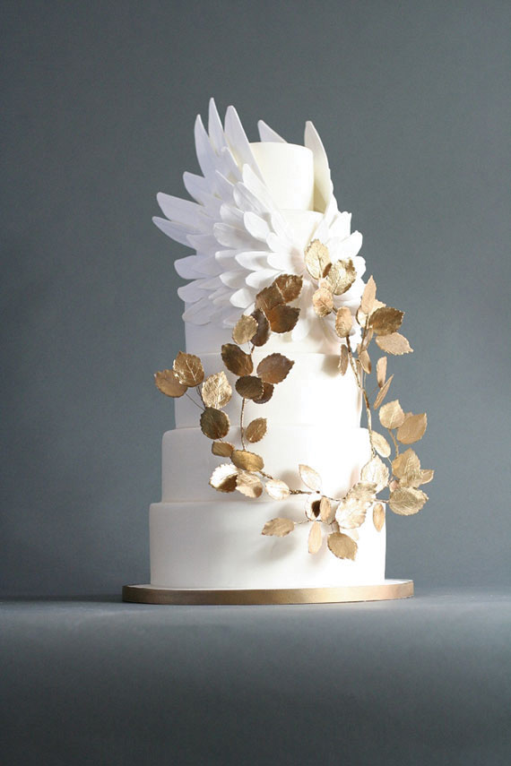 Feather wedding cake inspiration // see all the cakes on onefabday.com