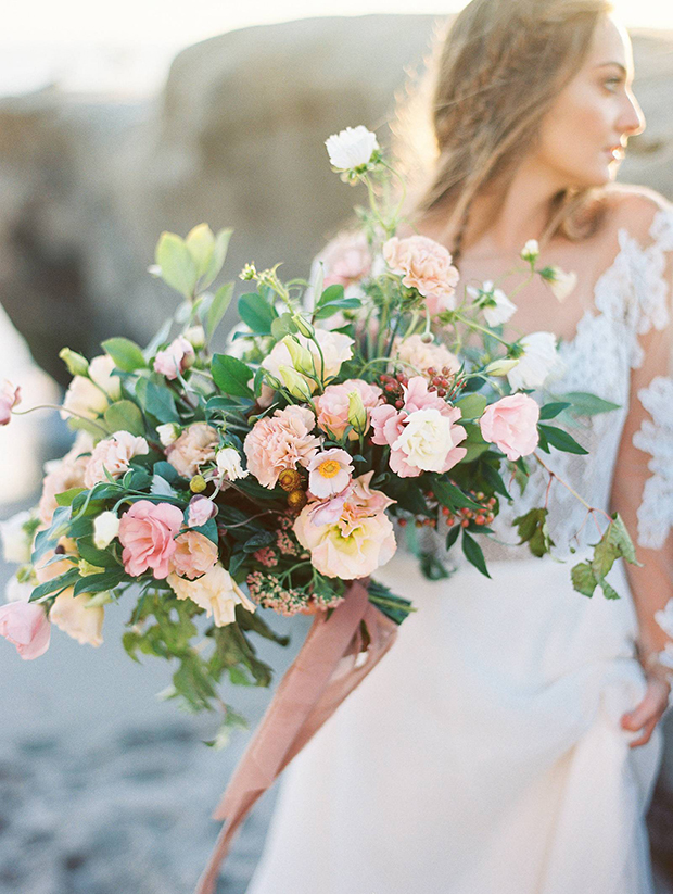 Bouquets with the Wow Factor: 21 Oversized Bridal Bouquets | onefabday.com