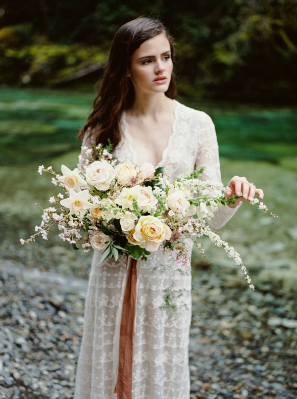 Bouquets with the Wow Factor: 21 Oversized Bridal Bouquets | onefabday.com