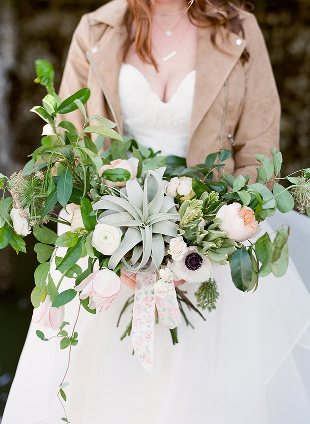 Bouquets with the Wow Factor: 21 Oversized Bridal Bouquets | onefabday.com