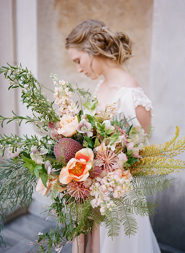 Bouquets with the Wow Factor: 21 Oversized Bridal Bouquets | onefabday.com