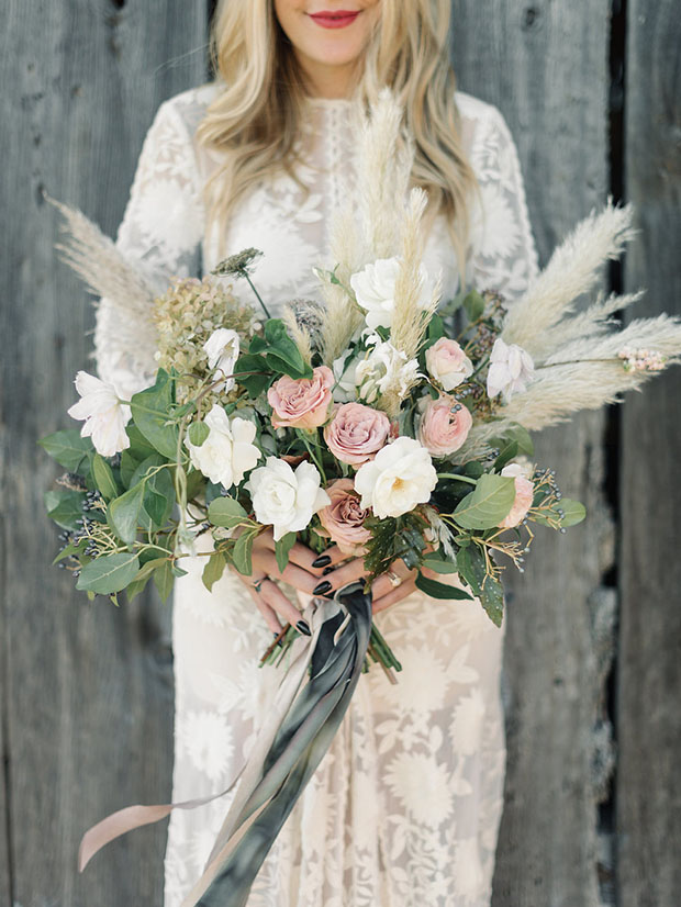 Bouquets with the Wow Factor: 21 Oversized Bridal Bouquets | onefabday.com