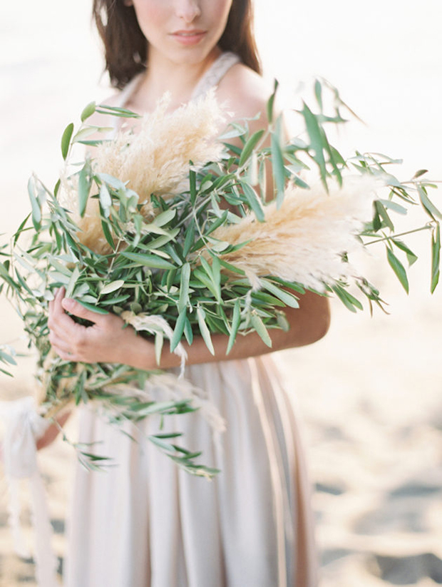 25 Ideas and Inspiration for using Pampas Grass for your wedding | see them all on onefabday.com