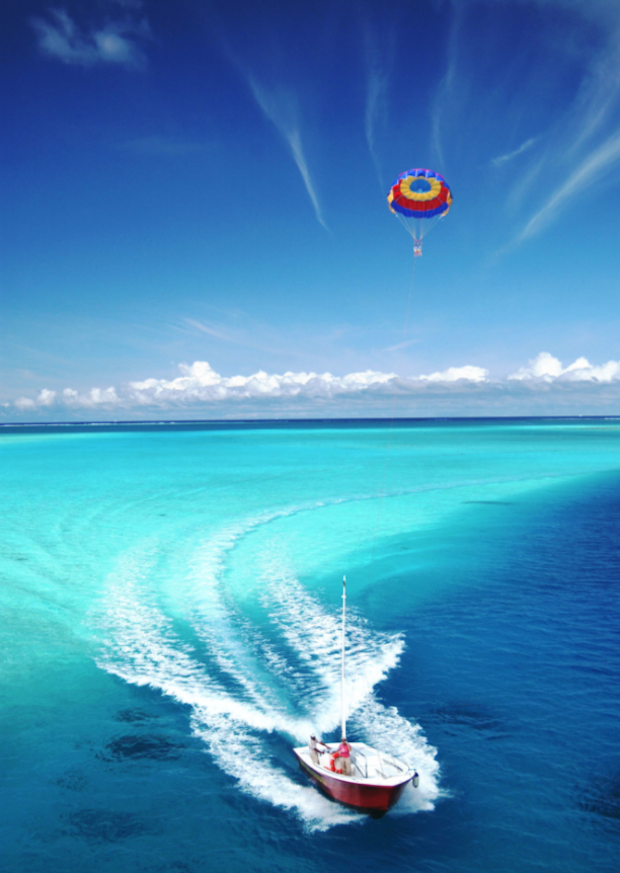 Parasailing in Bora Bora