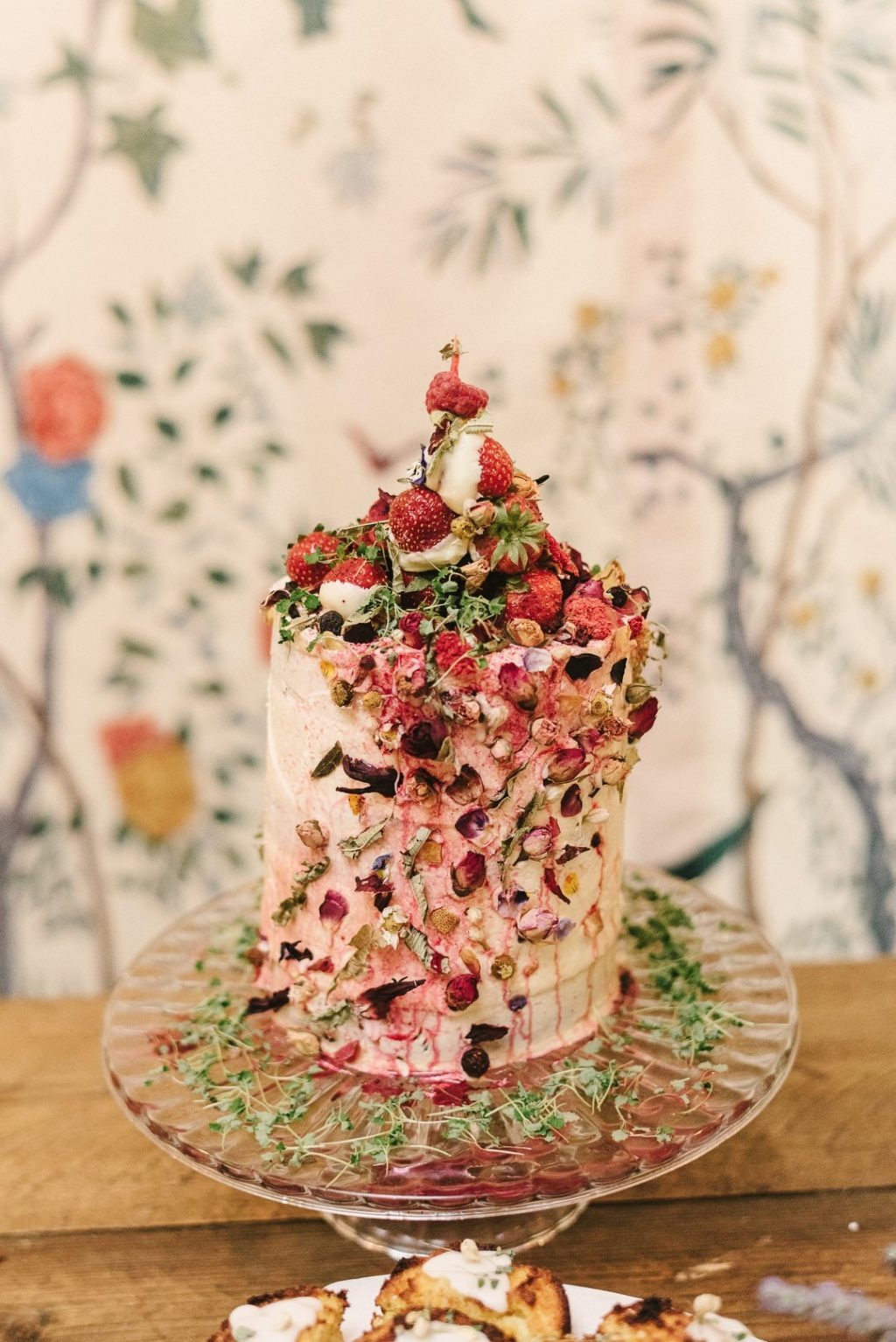 summer wedding cakes, summer berry wedding cakes