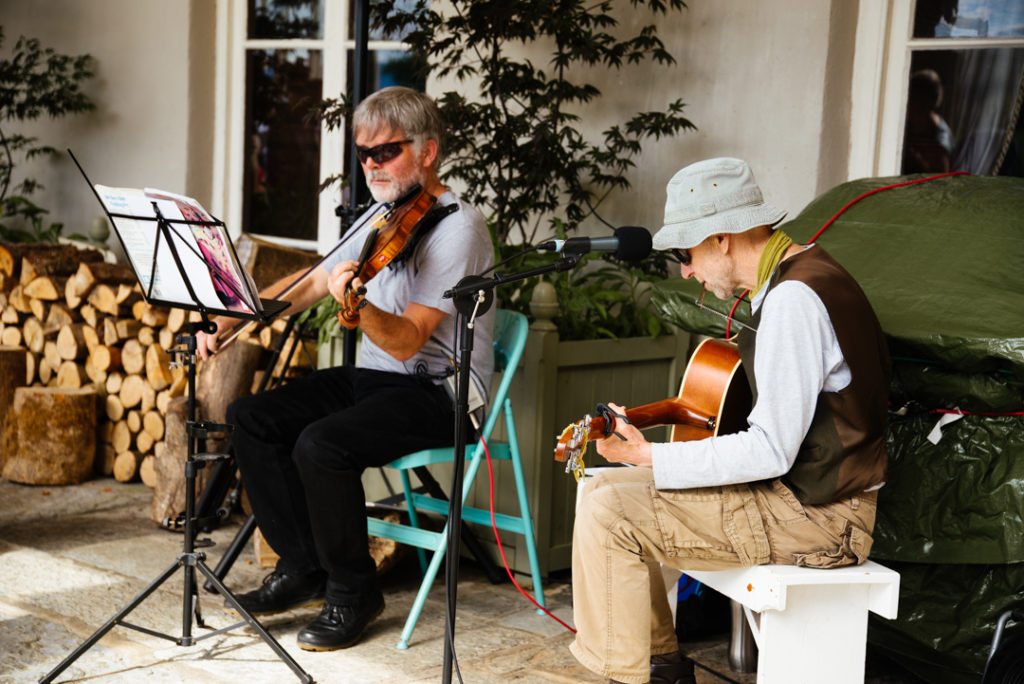 wedding drinks reception music