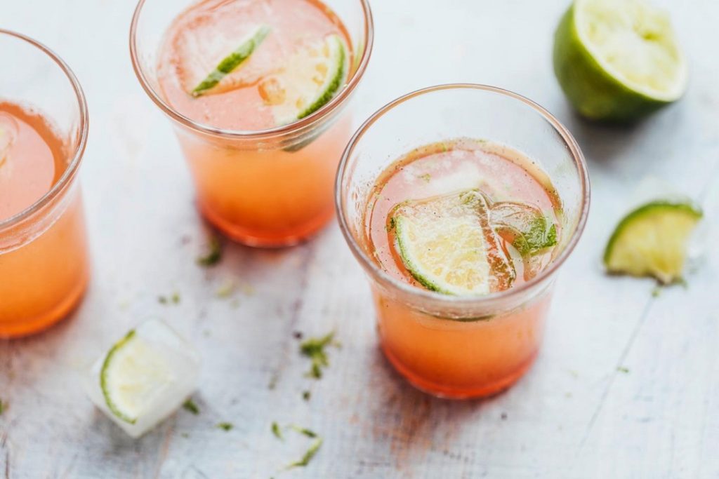 frozen drinks and frozen cocktails for weddings lime and prosecco ice cubes