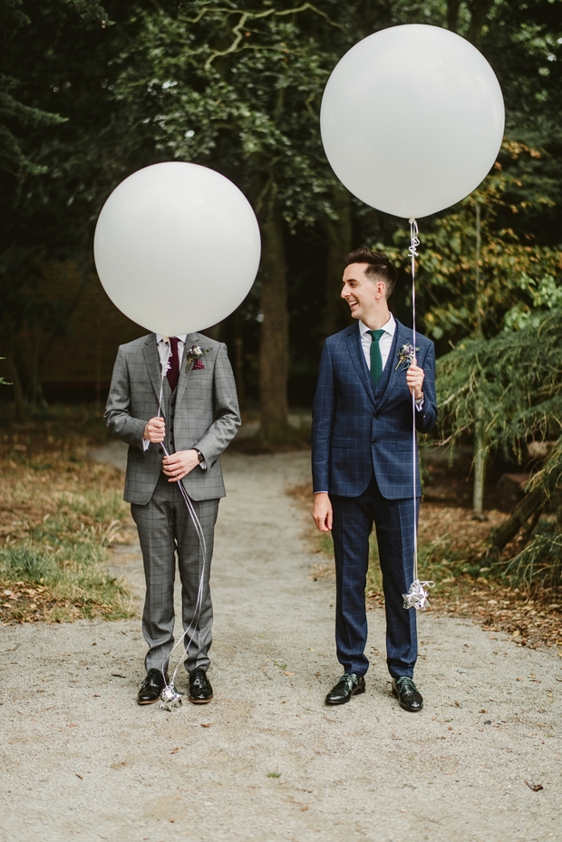 wedding portraits balloons