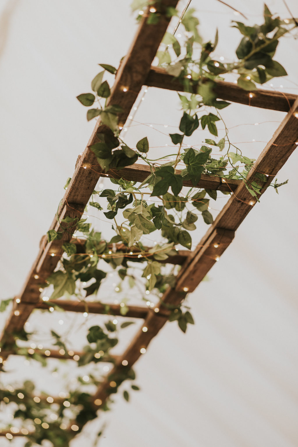 ivy weding decor, greenery wedding decor, ladder wedding decor