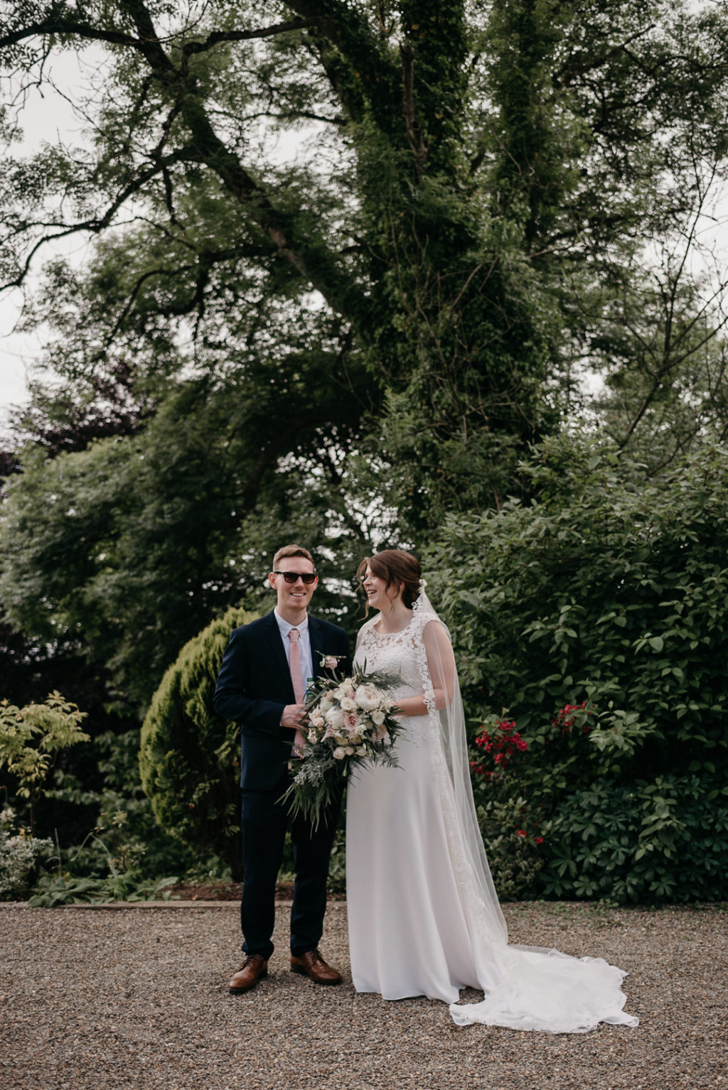 Garden Party wedding in Broadway Country House in Wales by Elaine Williams Photography (91)