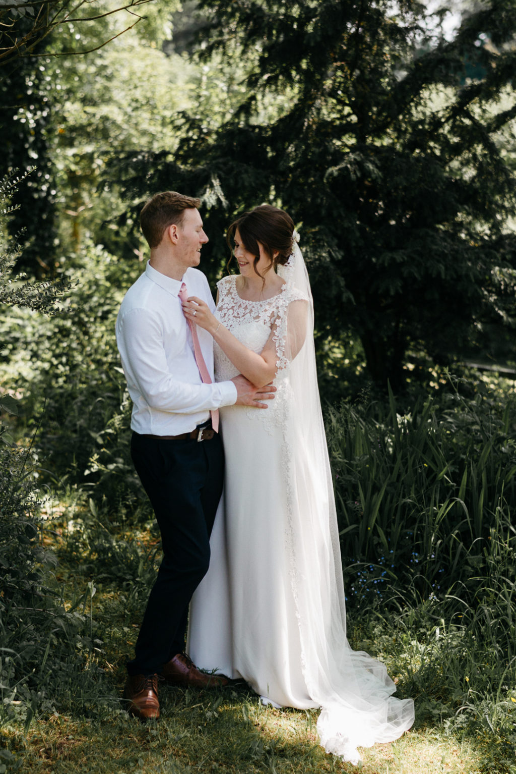 Garden Party wedding in Broadway Country House in Wales by Elaine Williams Photography (91)