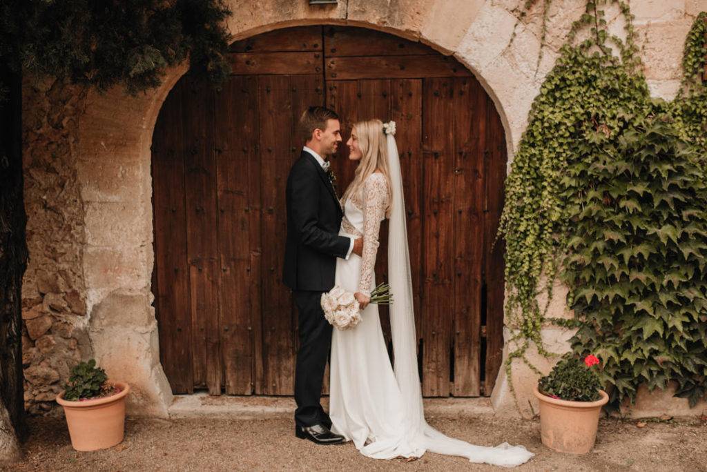 Chic stylish destination wedding in Mallorca Fangar Finca