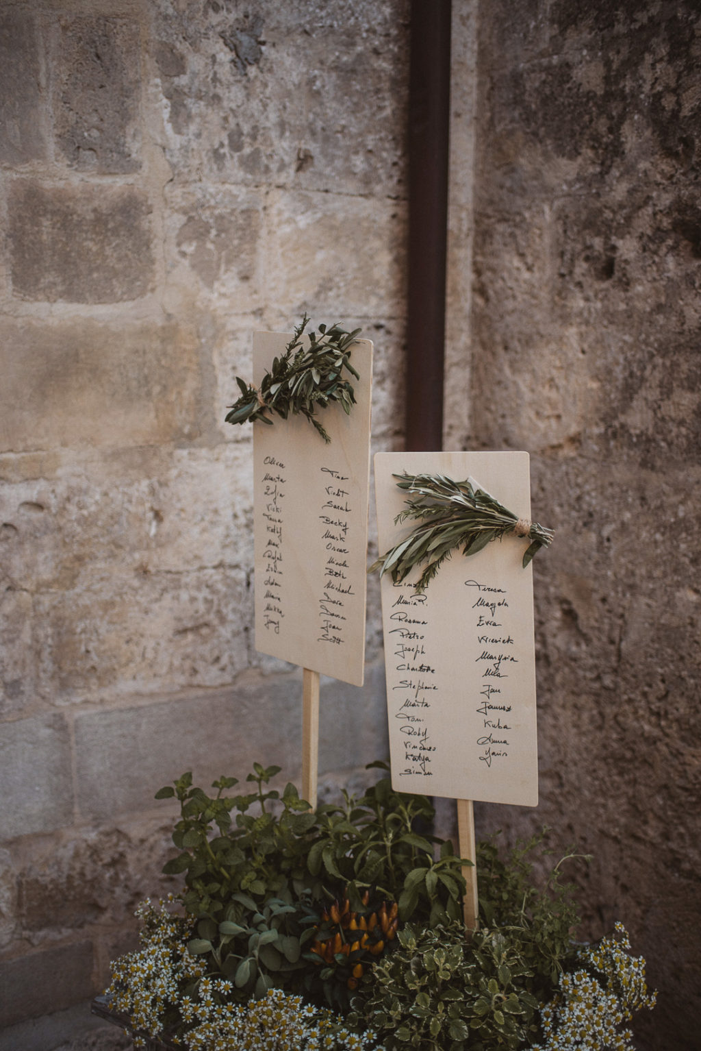 rustic, elegant table plan, wedding italy