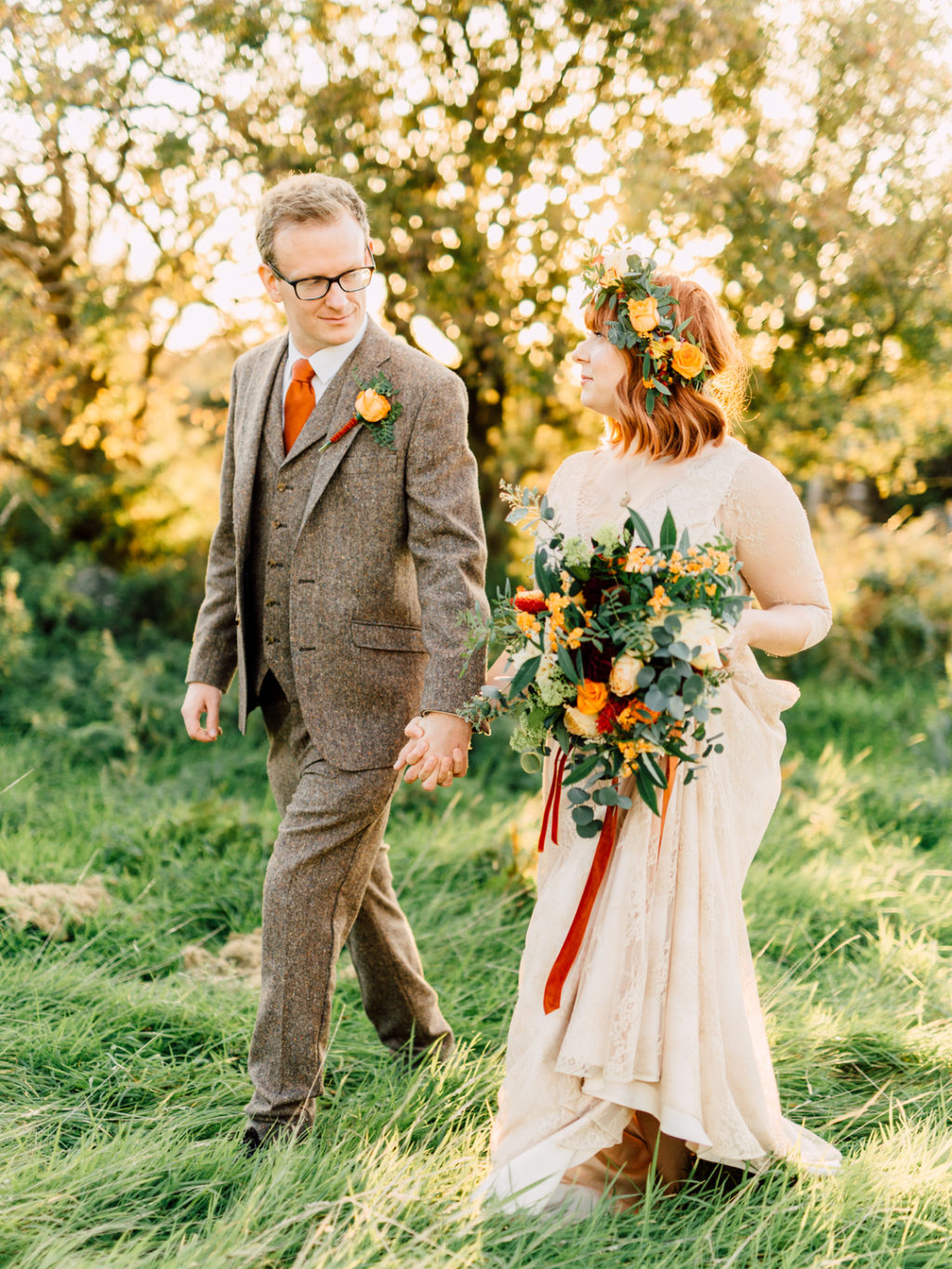 autumnal bridal style, autumnal wedding flowers, autumnal wedding bouquet, autumnal flower crown