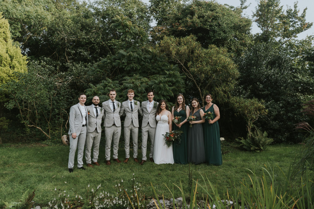 how to style a mixed gender wedding party, best woman, groomsmaid, groomswoman, bridesman, man of honour outfits