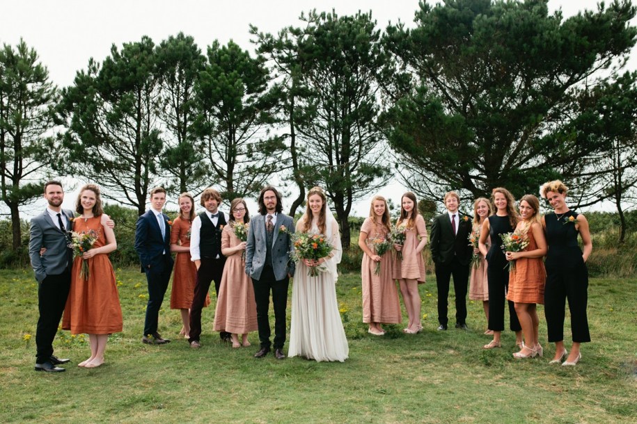 how to style a mixed gender wedding party, best woman, groomsmaid, groomswoman, bridesman, man of honour outfits