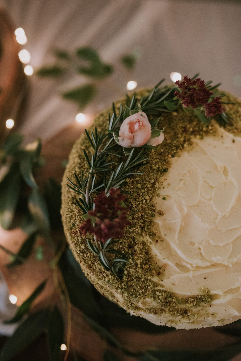 Horetown House wedding, autumnal wedding flowers, rustic cake table