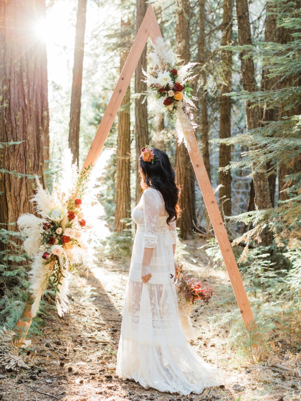 wedding flower crown, oversized flower crown, oversized wedding flowers, wedding flower inspiration autumn winter, wedding triangle arbour, wedding triangle arch, wedding ceremony triangle backdrop