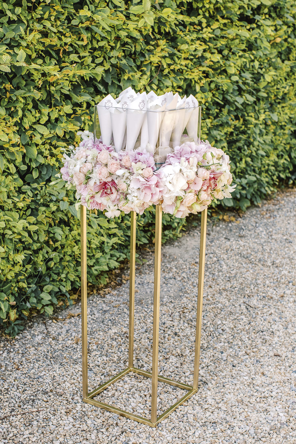 wedding confetti cone stand