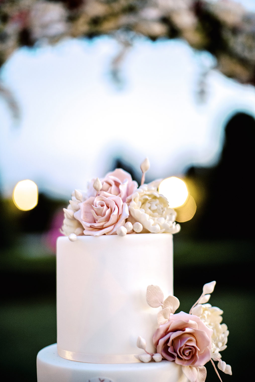 pink wedding cake, royal wedding crest