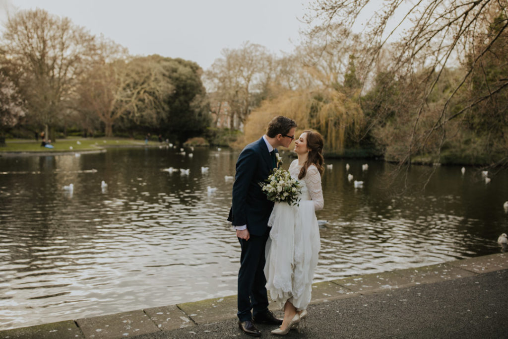 Dublin city wedding, winter wedding by Livia Figueiredo (21)