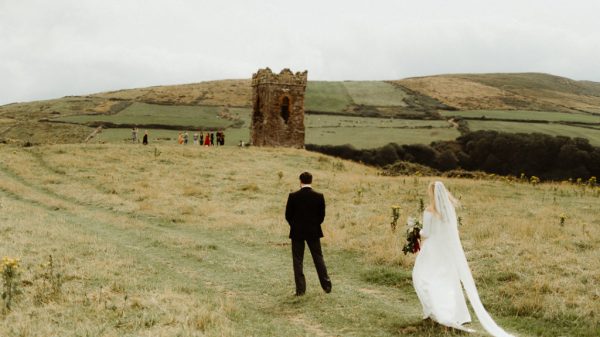 Destination wedding in Dingle, romantic elopement in Ireland, outdoor wedding in Ireland, cliffside wedding ceremony in Ireland Kerry