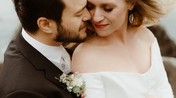 Destination wedding in Dingle, romantic elopement in Ireland, outdoor wedding in Ireland, cliffside wedding ceremony in Ireland Kerry