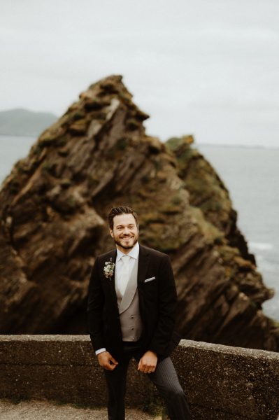 Destination wedding in Dingle, romantic elopement in Ireland, outdoor wedding in Ireland, cliffside wedding ceremony in Ireland Kerry