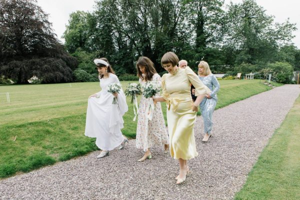 retro bridesmaids, yellow bridesmaids, floral bridesmaids, summer bridesmaid style, unique bridal style, bridal headpiece, retro wedding dress