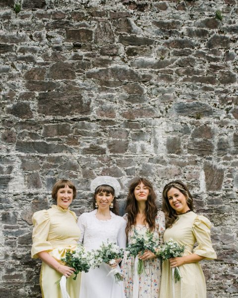 retro bridesmaids, yellow bridesmaids, floral bridesmaids, summer bridesmaid style, unique bridal style, bridal headpiece, retro wedding dress