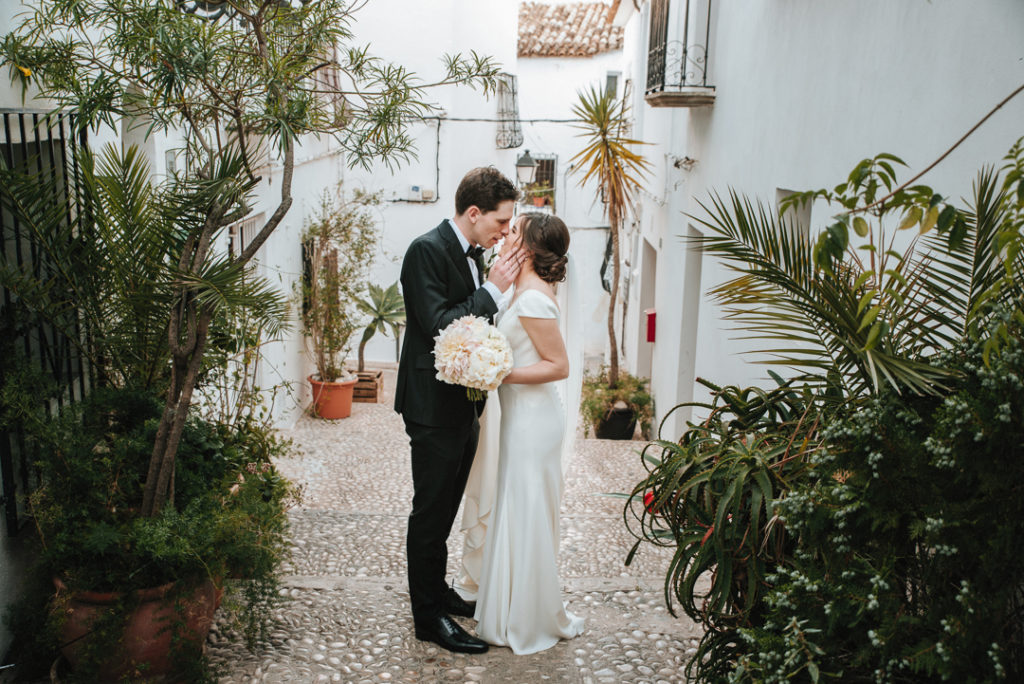 Destination wedding in Spain, destination wedding in Alicante, Parroquia de Nuestra Senora del Consuelo wedding