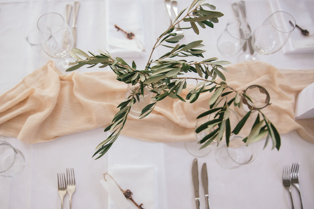 pampas grass centrepieces, natural wedding tablescape