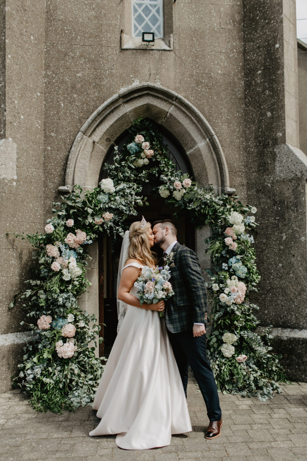 church flower inspiration, wedding church flowers