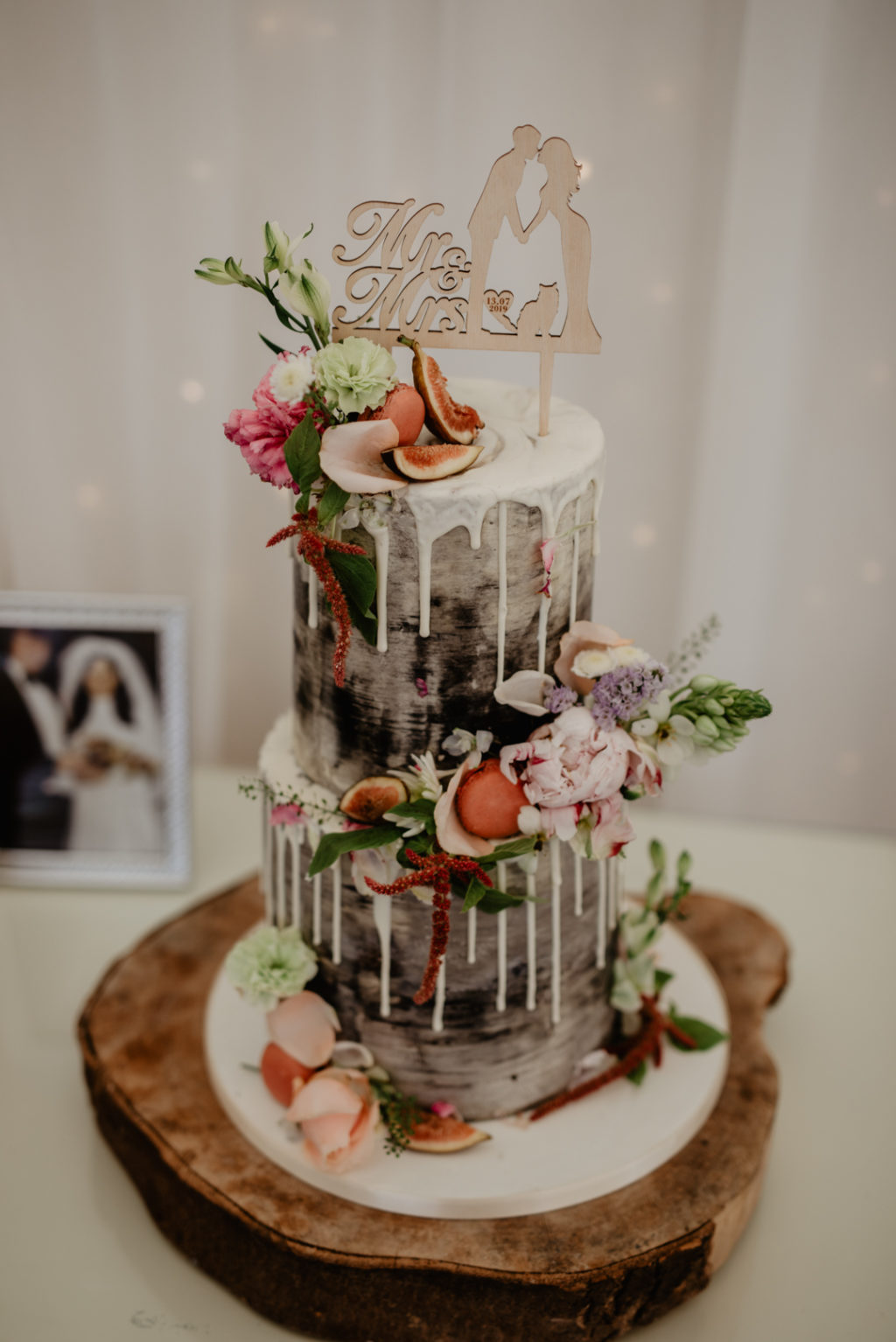 Clonabreany House wedding by Martina California Photography, drip wedding cake, marble effect wedding cake, mr and mrs wedding cake topper