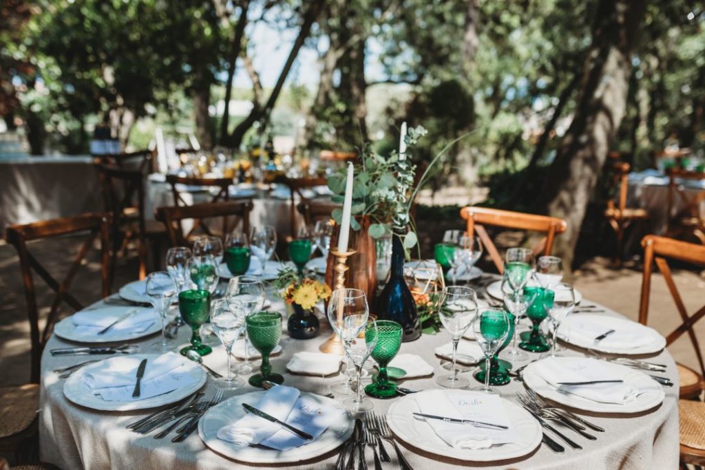 Quinta Das Pintoras wedding, destination wedding in Lisbon, green glassware, blue glassware, yellow glassware