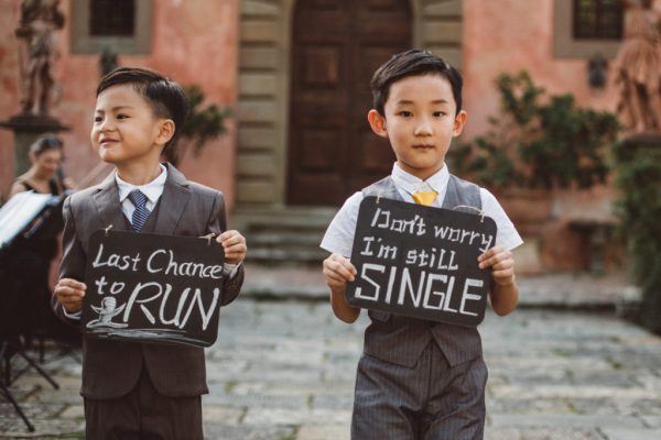 destination wedding in Italy, destination wedding in Tuscany, Villa Vignamaggio, small wedding, page boy signs