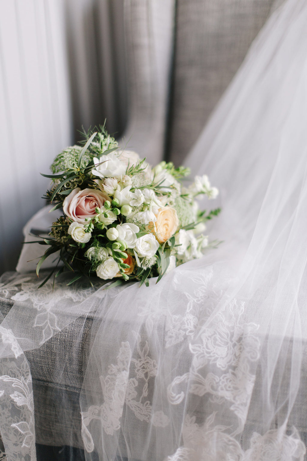 timeless wedding bouquet, white and pink wedding bouquet