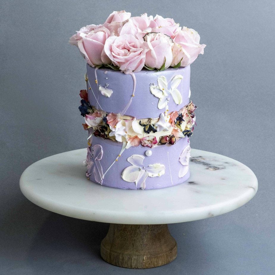 Fault line wedding cakes - the latest wedding cake trend! See more on onefabday.com