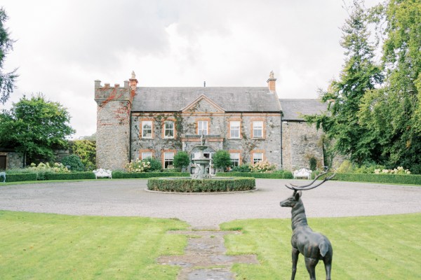 Exterior deer fountain hotel manor home autumn park grass castle