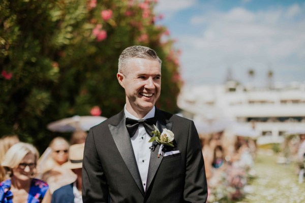 groom at alter