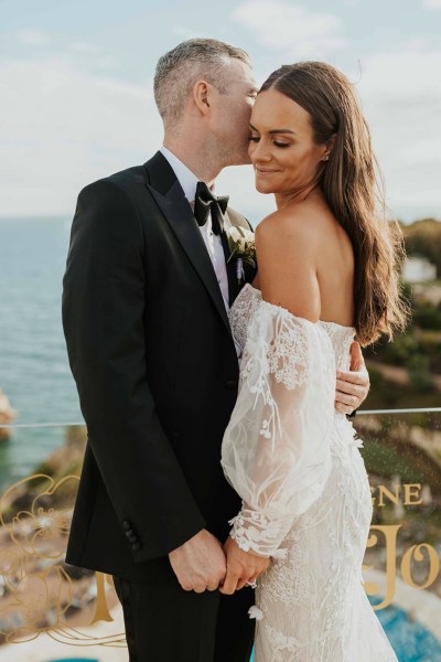 bride and groom cliff portugal