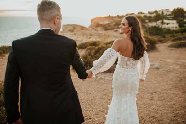 bride and groom cliff portugal