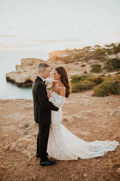 bride and groom cliff portugal