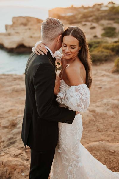 bride and groom cliff portugal